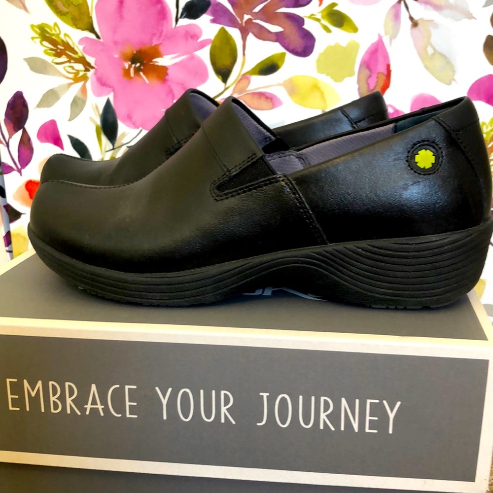 Dansko work wonders coral- leather sz8 black nursing shoes